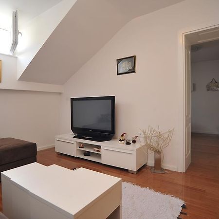 Main Street Apartment Сараево Экстерьер фото