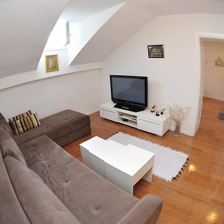Main Street Apartment Сараево Экстерьер фото