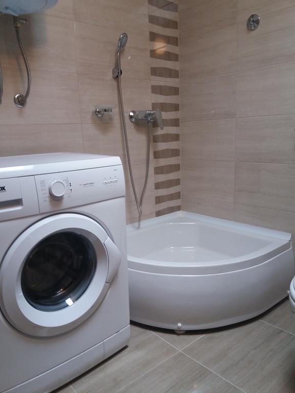 Main Street Apartment Сараево Экстерьер фото