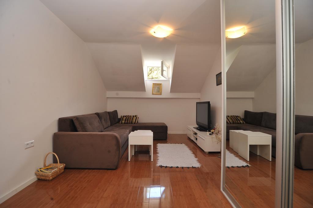 Main Street Apartment Сараево Экстерьер фото