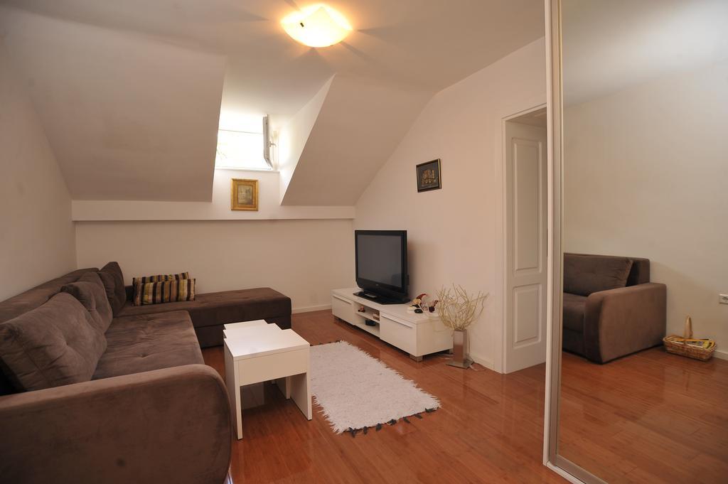 Main Street Apartment Сараево Экстерьер фото