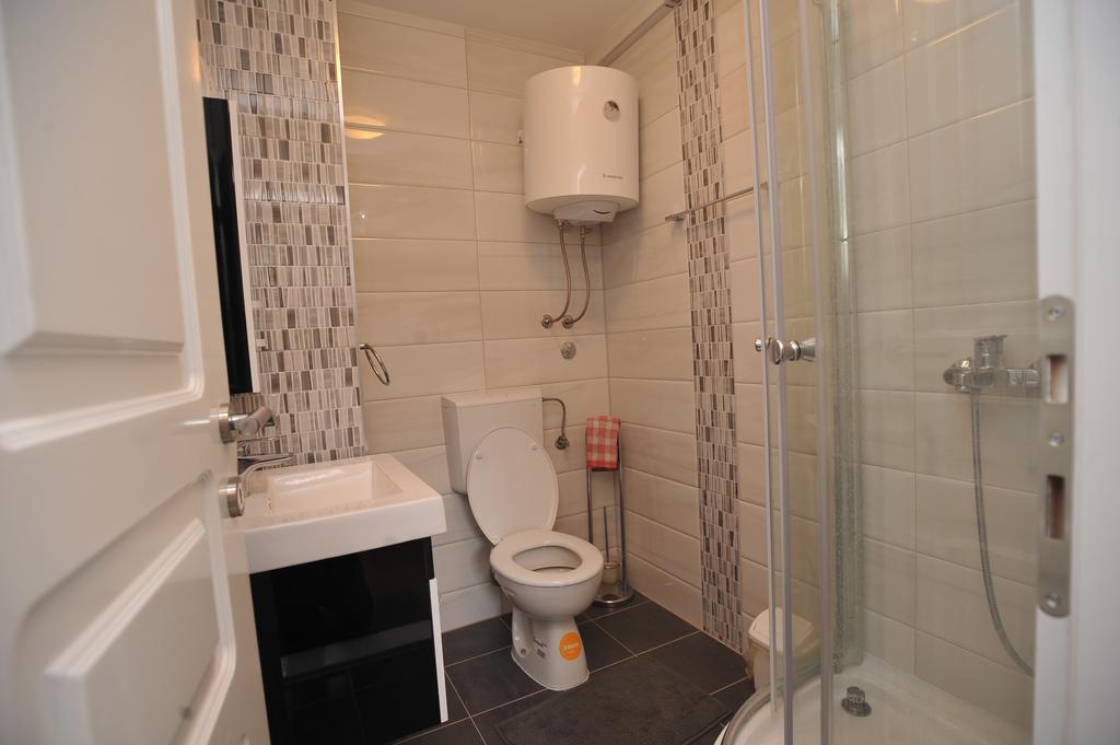 Main Street Apartment Сараево Экстерьер фото