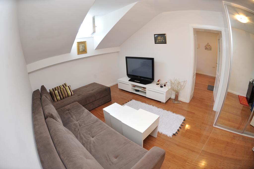 Main Street Apartment Сараево Экстерьер фото